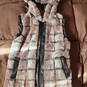 Girl's Faux Fur Hooded Vest - Brown